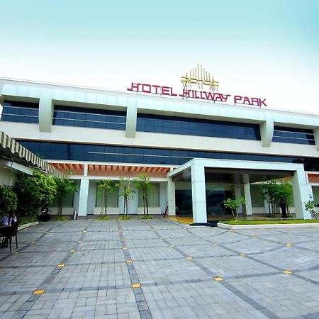 Hotel Hillway Park Колам Екстериор снимка