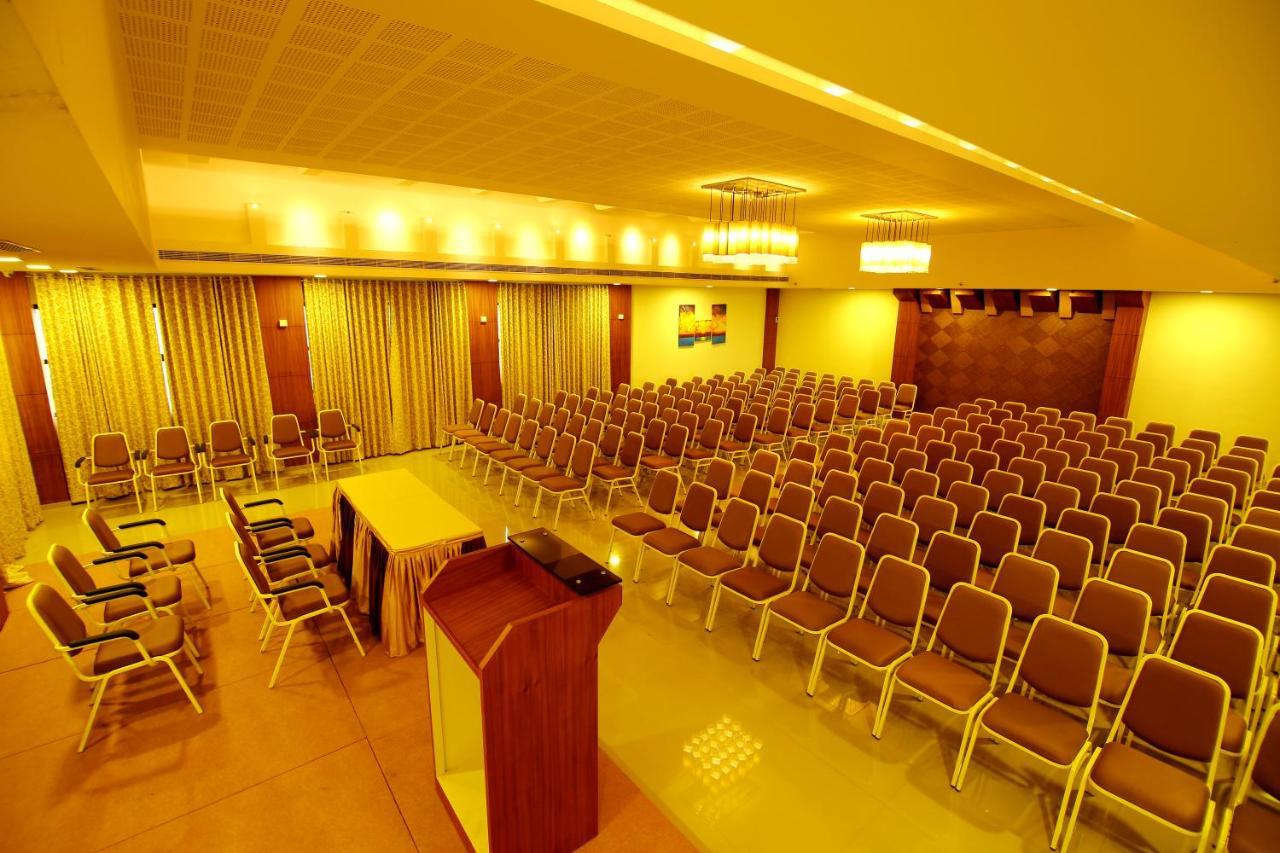 Hotel Hillway Park Колам Екстериор снимка