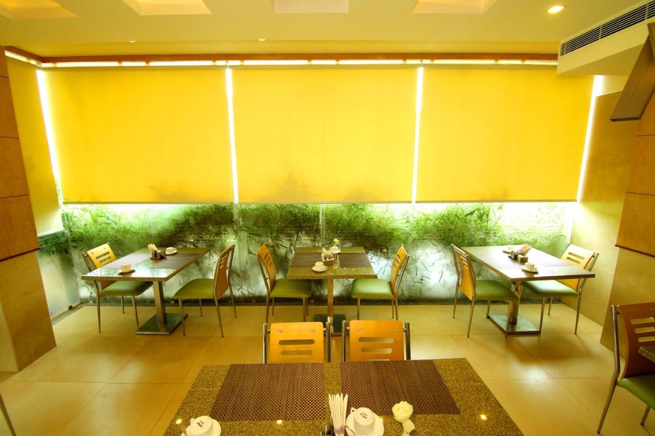 Hotel Hillway Park Колам Екстериор снимка