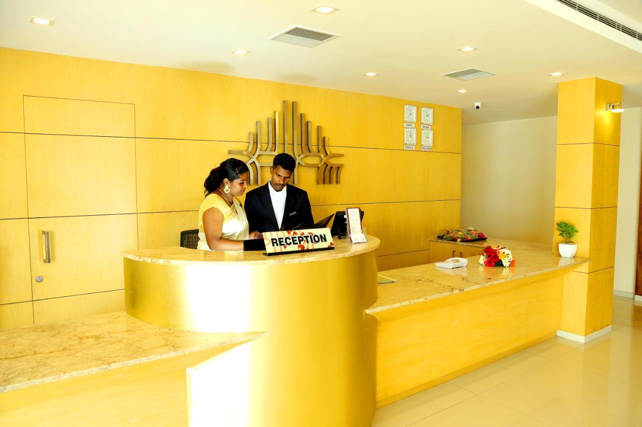 Hotel Hillway Park Колам Екстериор снимка