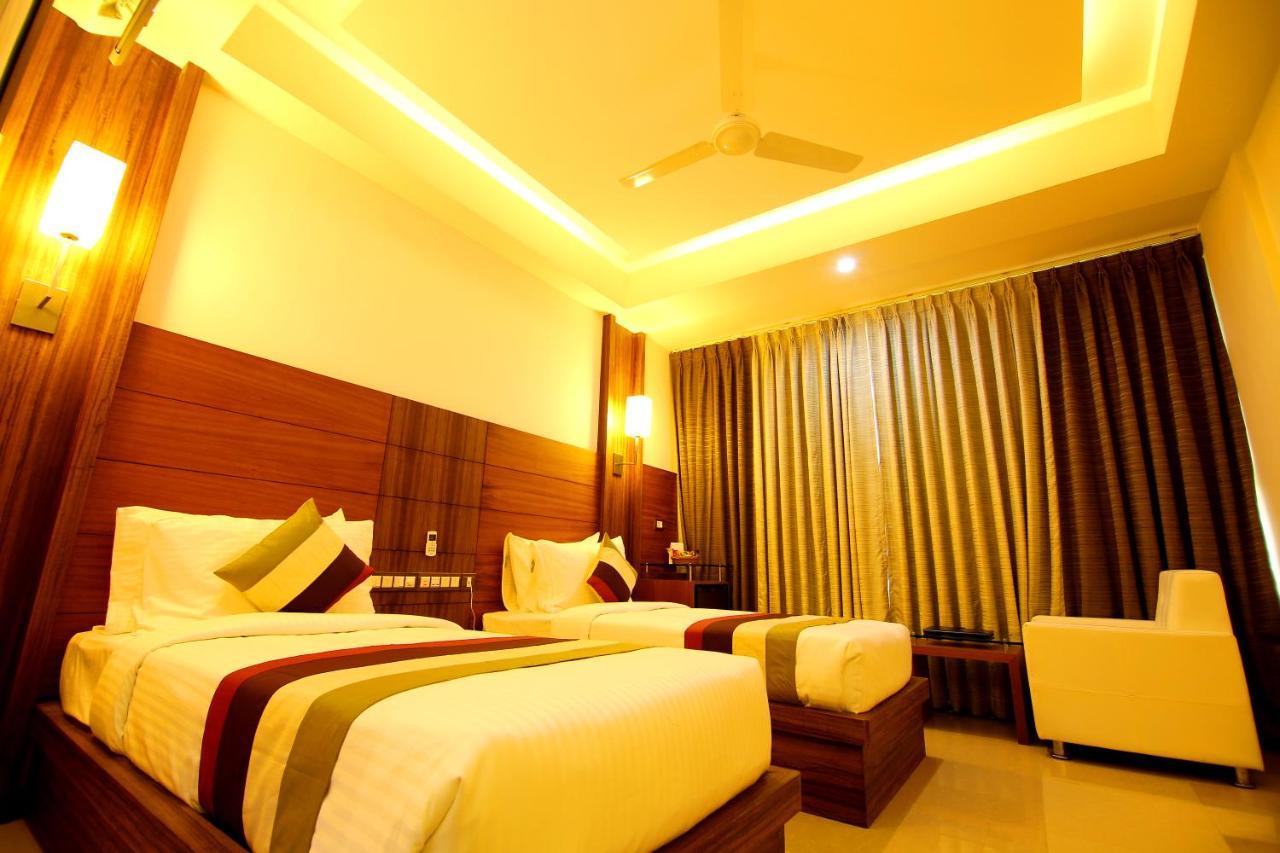 Hotel Hillway Park Колам Екстериор снимка