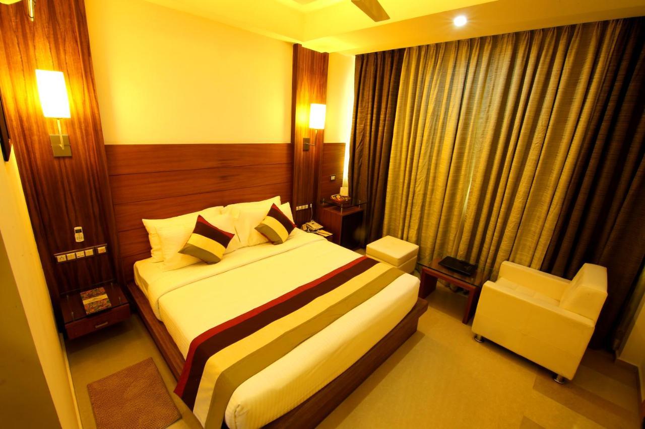 Hotel Hillway Park Колам Екстериор снимка
