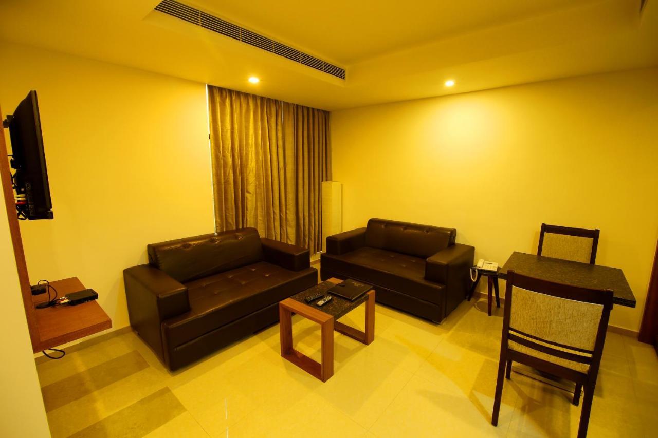 Hotel Hillway Park Колам Екстериор снимка
