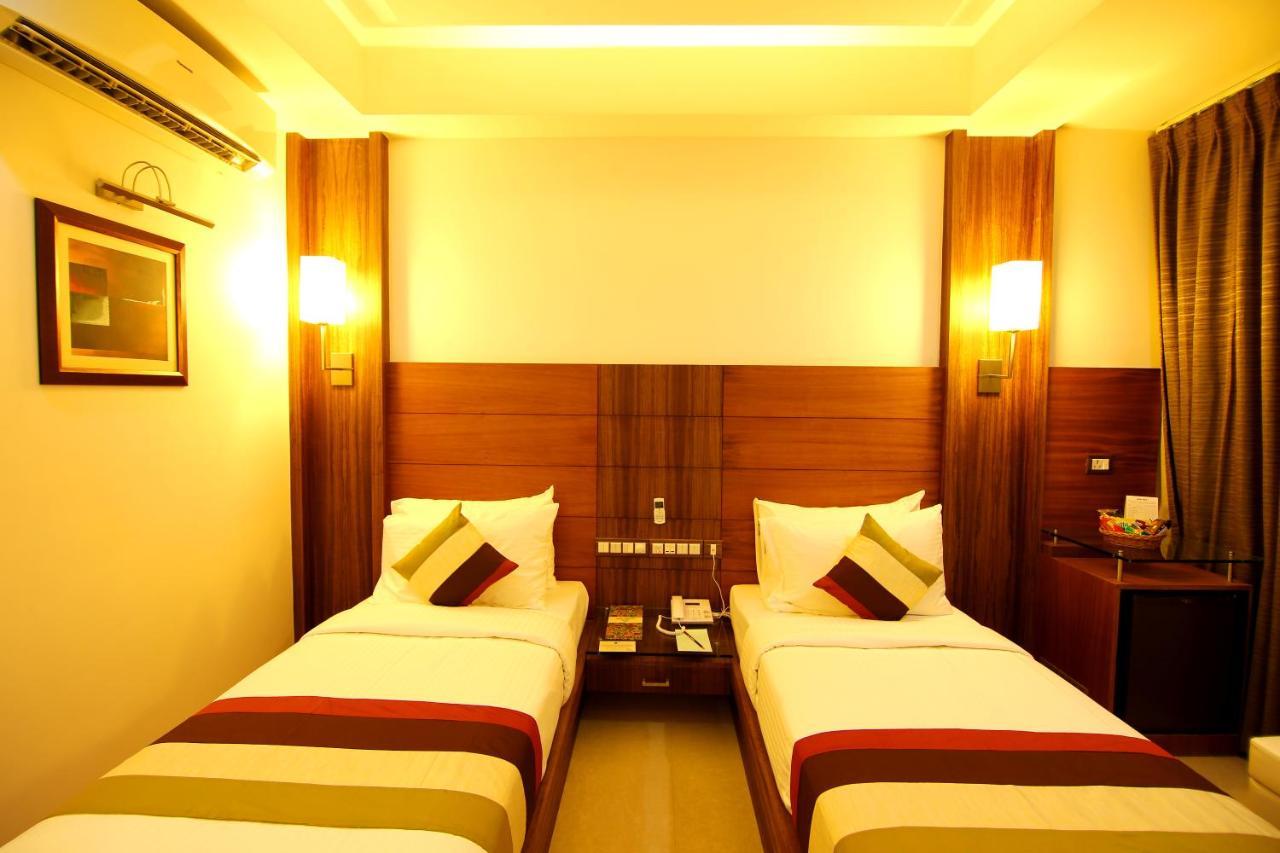 Hotel Hillway Park Колам Екстериор снимка