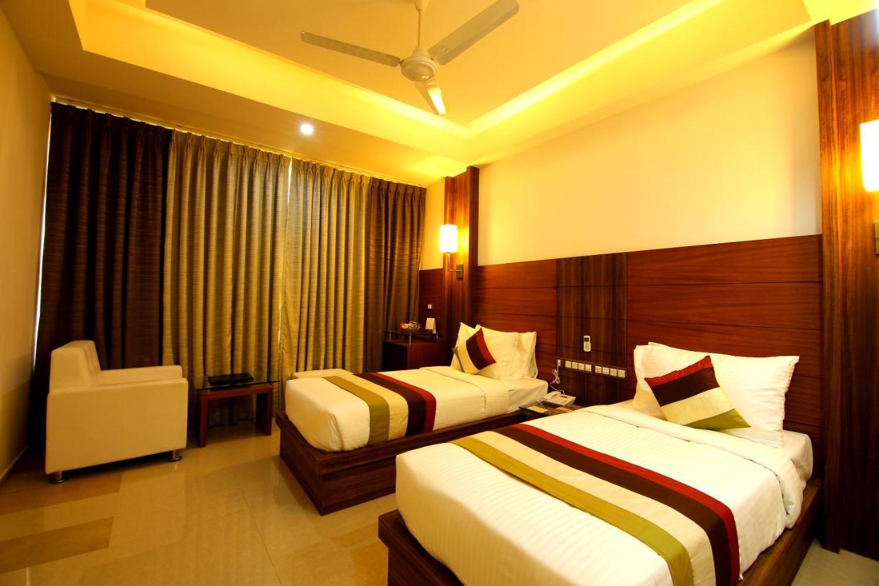 Hotel Hillway Park Колам Екстериор снимка