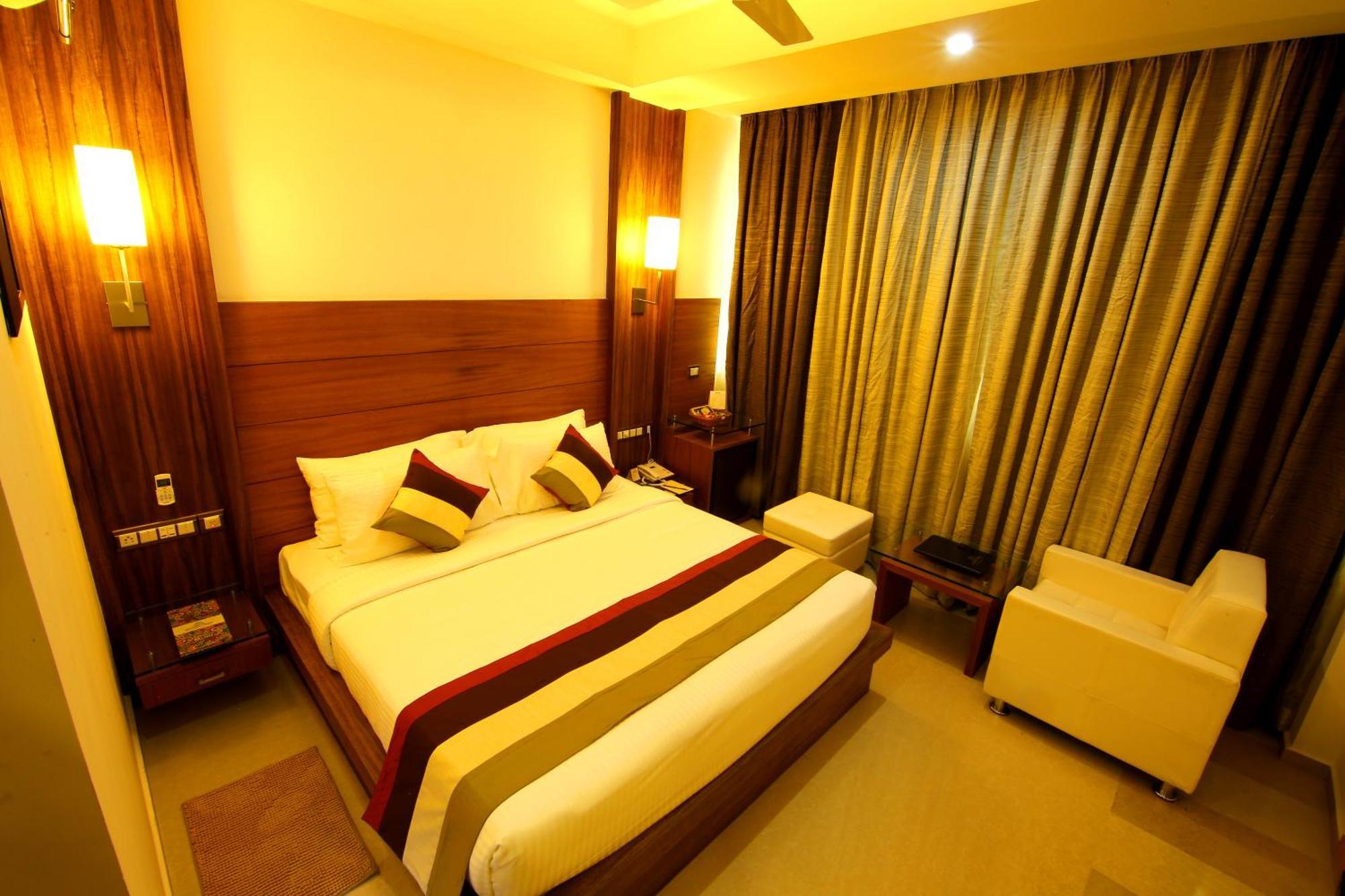 Hotel Hillway Park Колам Екстериор снимка